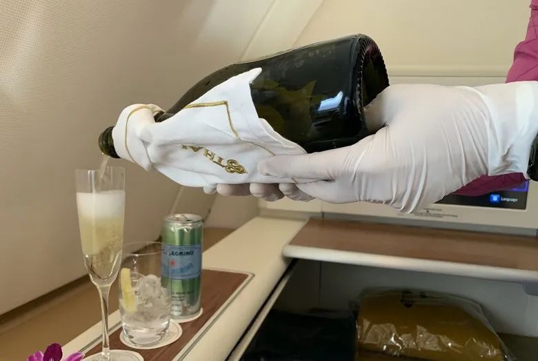 泰国航空787商务舱,疫情之下的海南航空