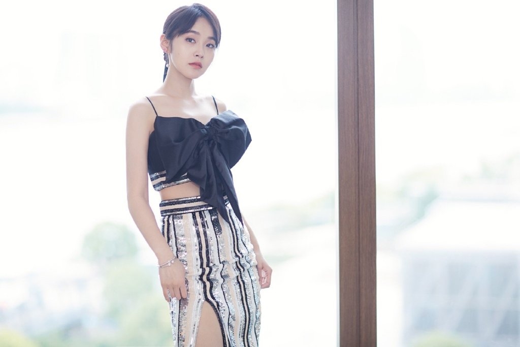 张佳宁马甲线,张佳宁穿黑色吊带