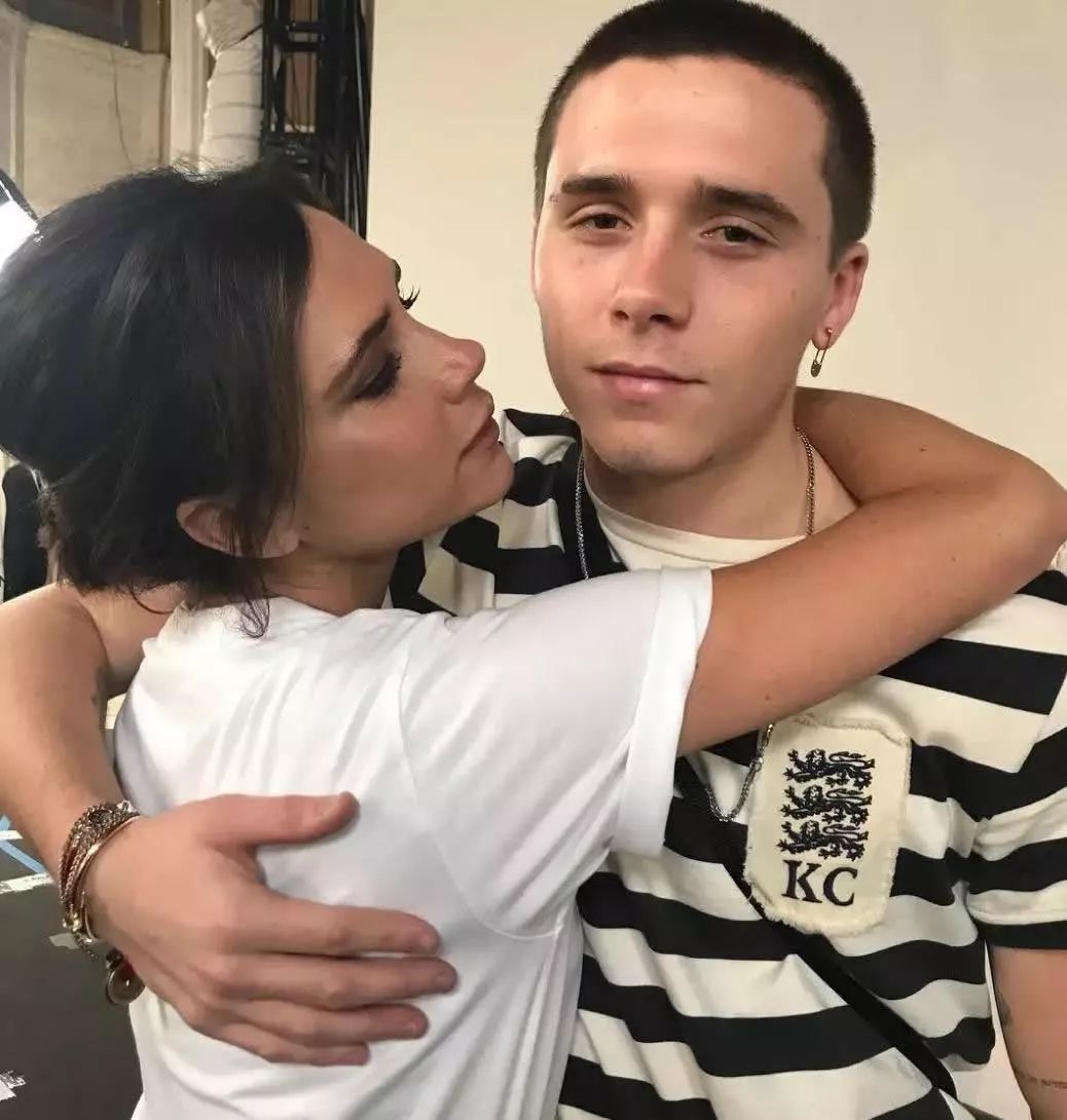 贝克汉姆大儿子帅不,贝克汉姆大儿子布鲁克林是驼背吗