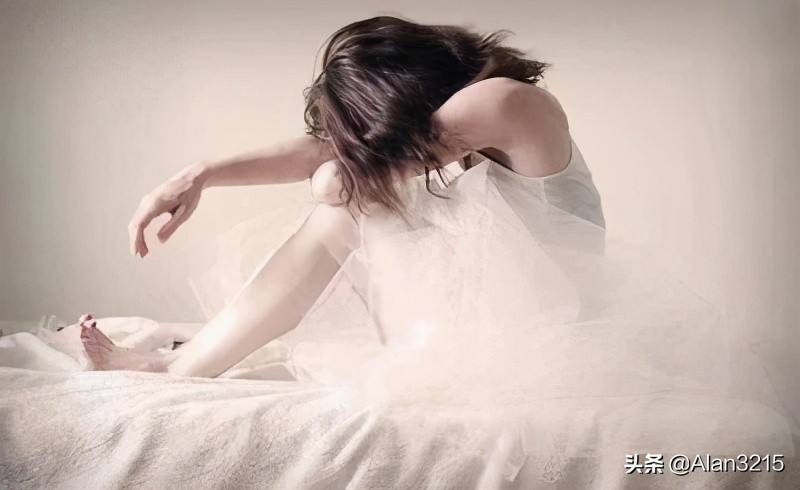 从女神到被同学*养包**，一把好牌打得稀巴烂