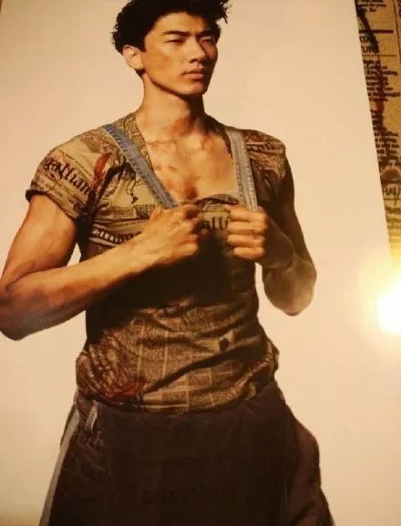 穷小子5万块钱成为世界首富,穷小子五分钱逆袭富豪的完整视频