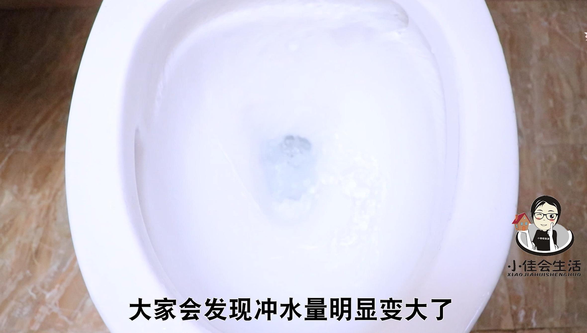 马桶冲水无力倒一盆水才能冲下去,马桶冲水无力倒水就能冲下去