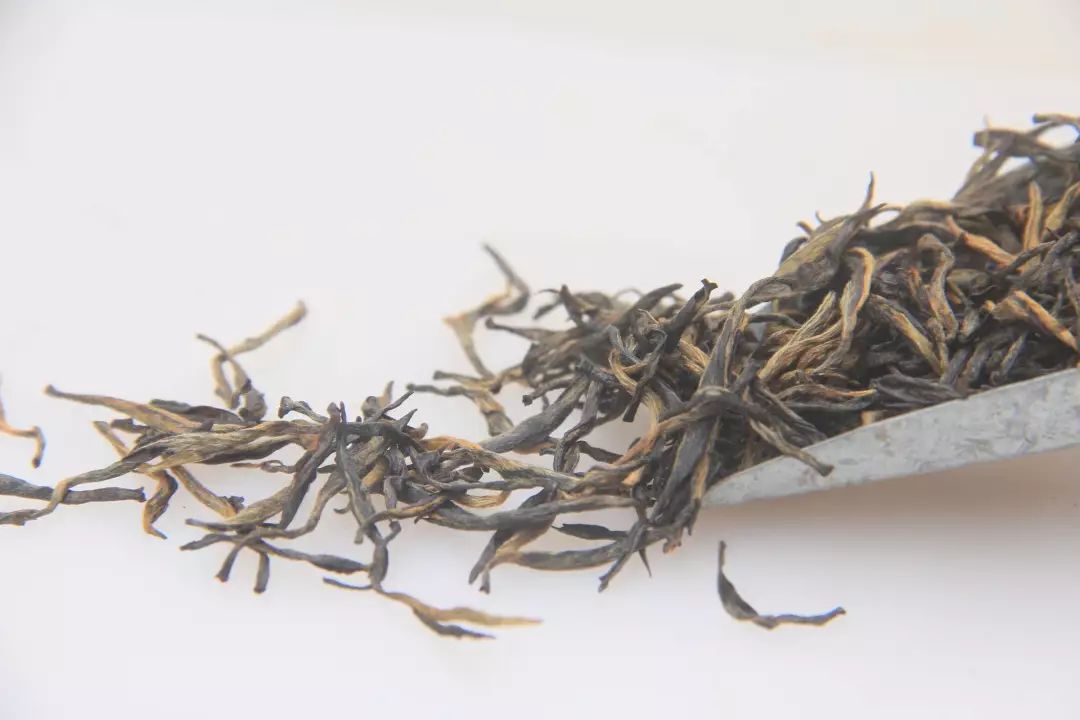 怎么区分青茶黄茶,茶分类黑白绿红