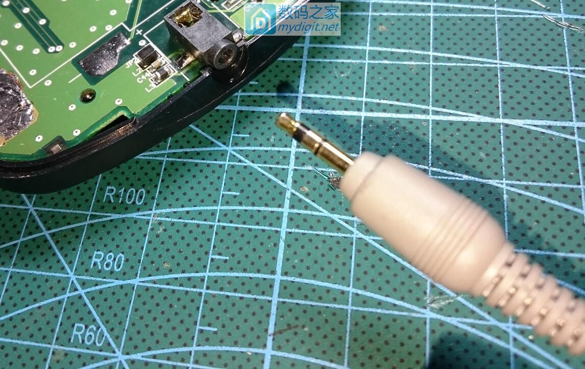 技术大佬秀操作！德州仪器TI-89图形计算器拆机维修及CPU超频