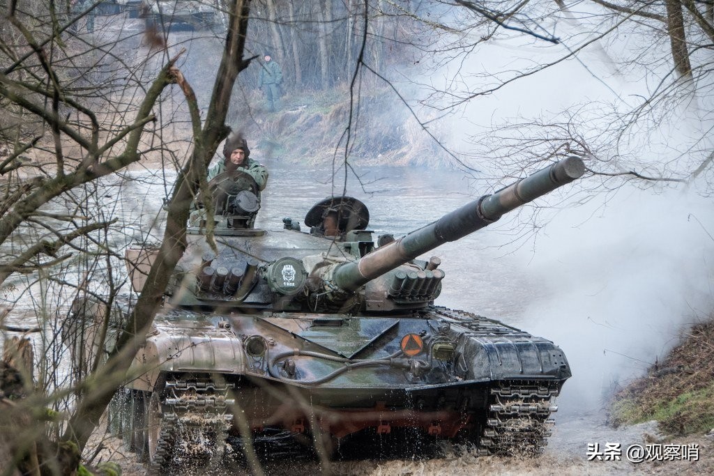 波兰给乌克兰翻修豹式坦克,波兰向乌交付首批翻新豹式坦克