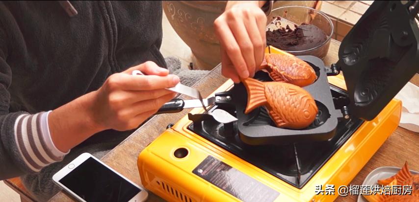 自己动手做出蜡笔小新同款鲷鱼烧，豆沙丝滑甜软，表皮蛋香浓郁