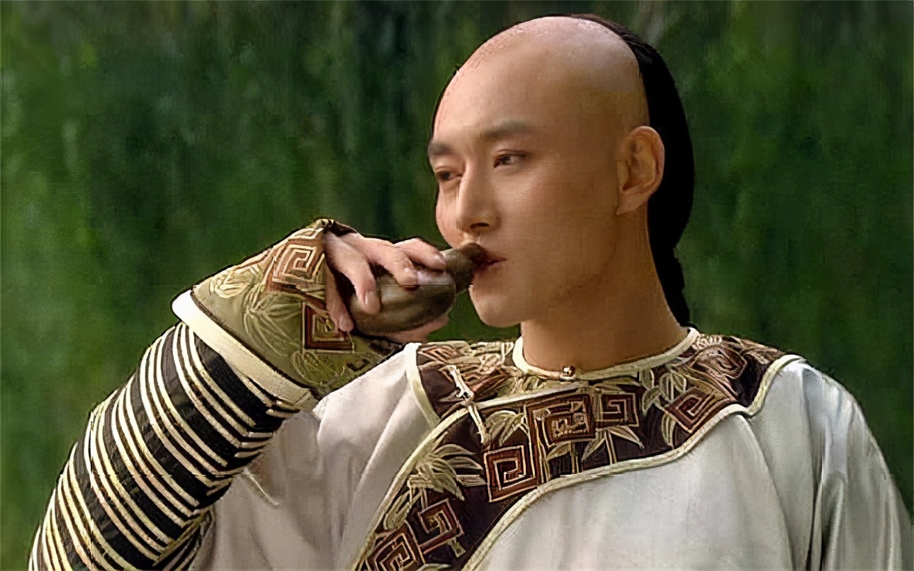 甄嬛传舒太妃得知甄嬛怀孕,太妃告诉果郡王甄嬛要回宫了