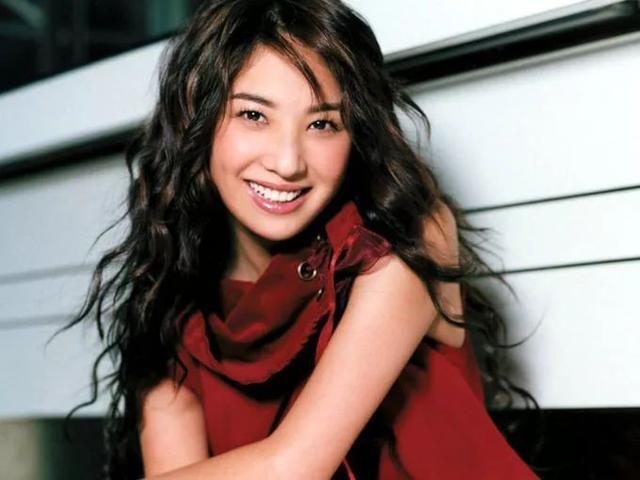 意外坠楼改变人生轨迹的郑希怡,郑希怡坠楼原因