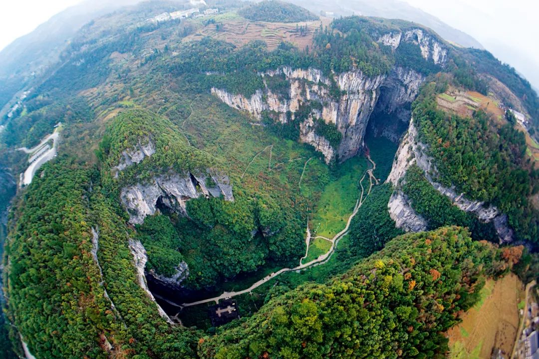 我们用25张图，去拆开8.2402万平方公里的重庆