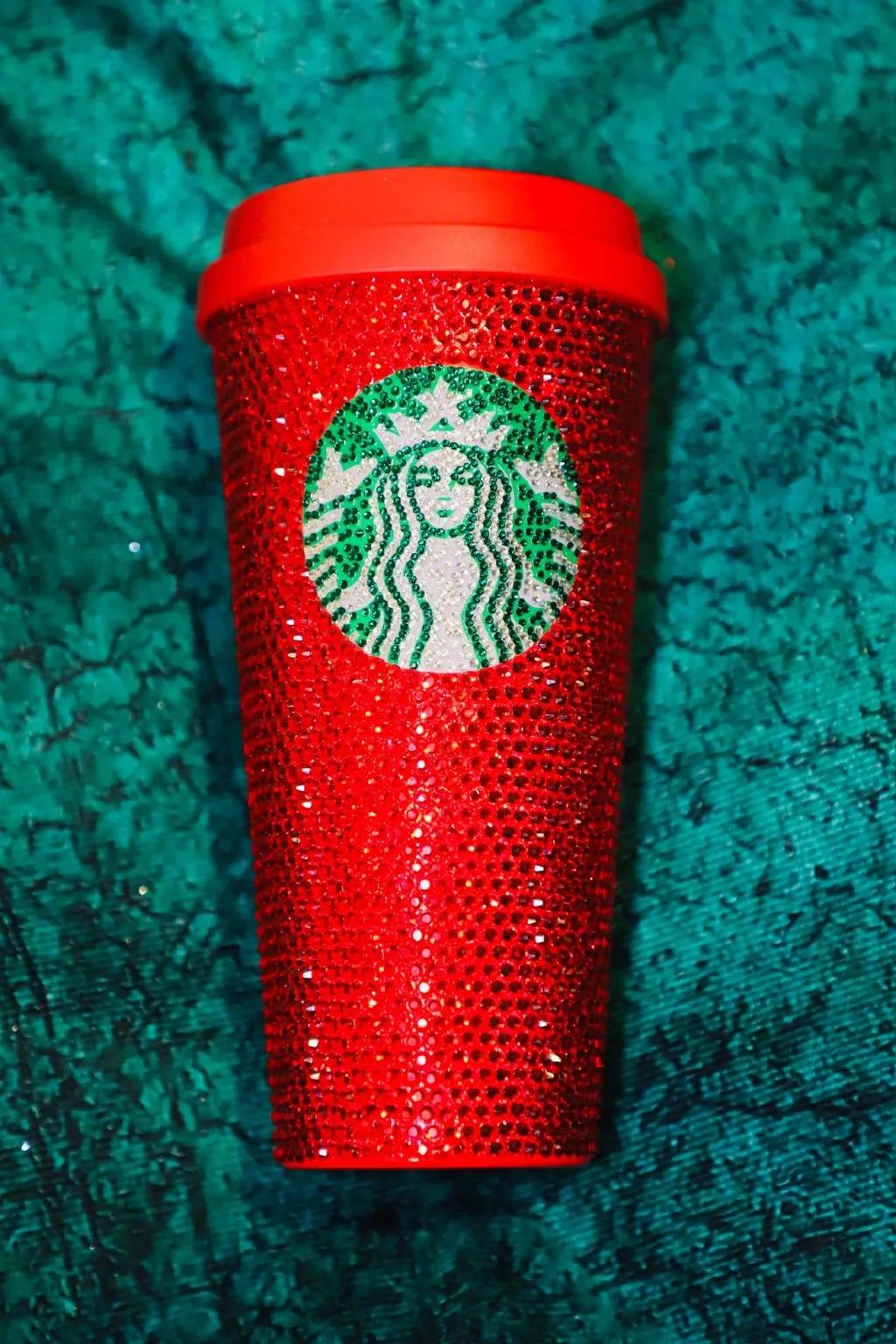 被星巴克的圣诞款设计，“闪”到了