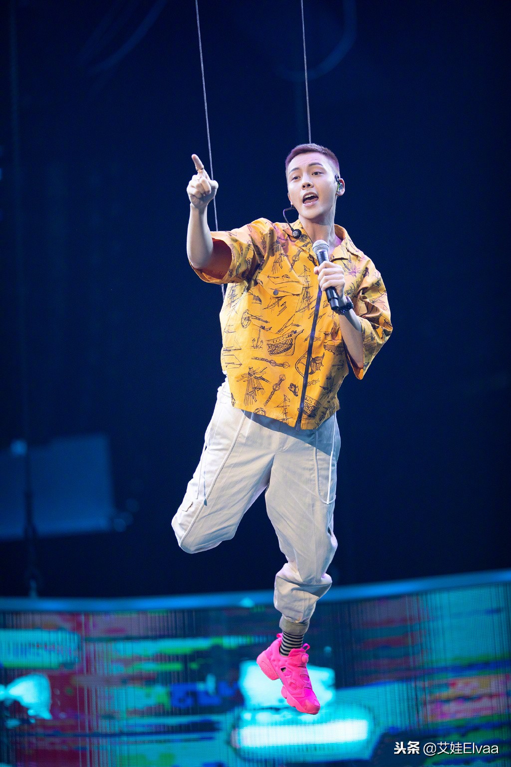 陈伟霆宠爱里面同款连帽外套,陈伟霆卫衣穿搭