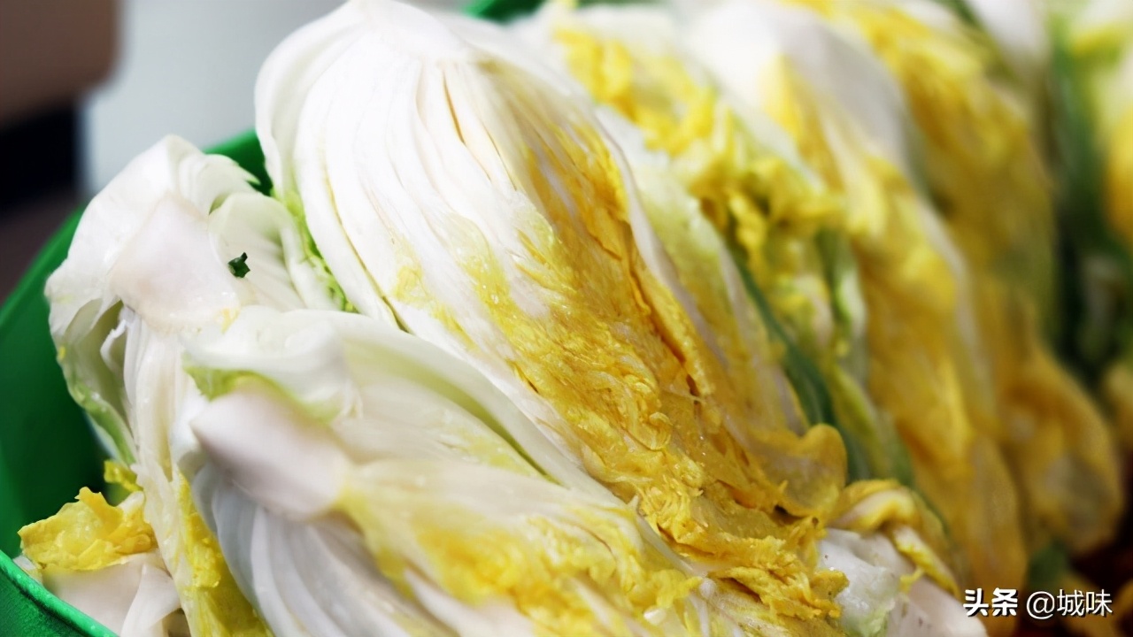 东北酸菜白肉锅的正宗做法,酸菜白肉为什么不酸