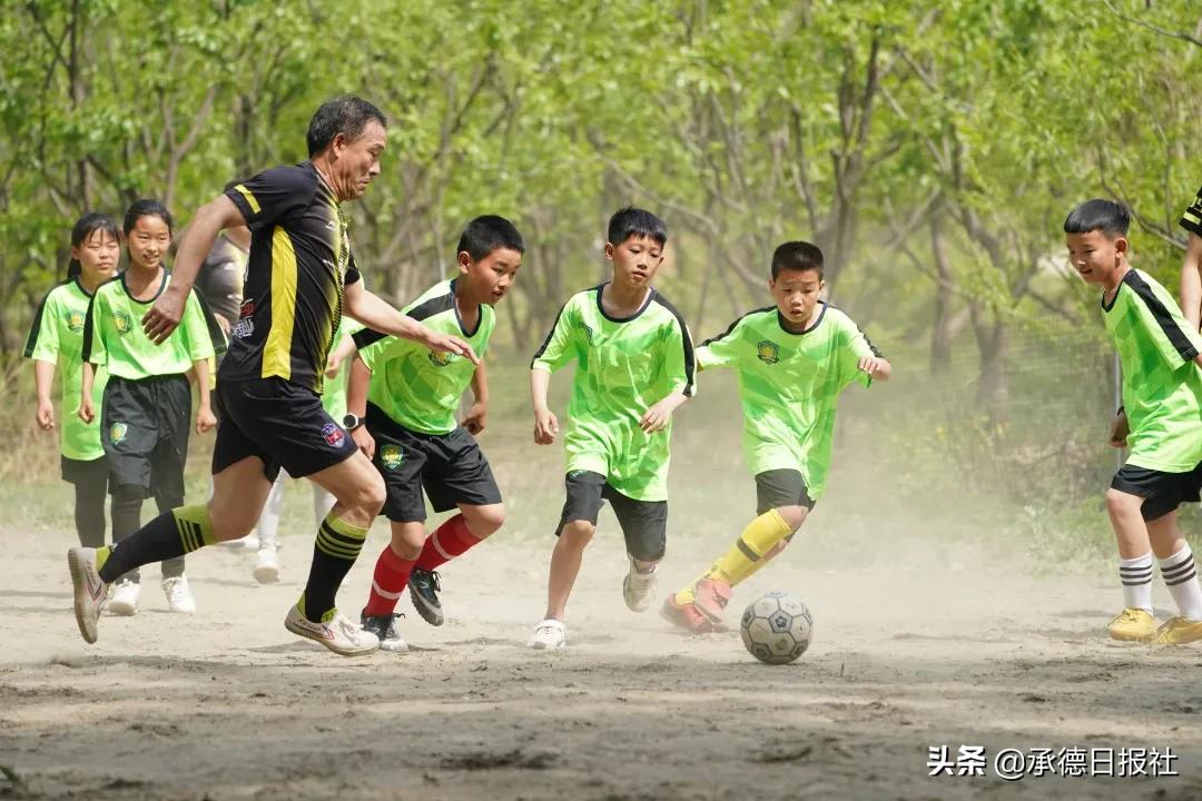 鍏崇埍鐣欏畧鍎跨鐖卞績璧拌繘鏍″洯,鐖卞績浜哄＋娣卞叆鏍″洯鍏崇埍鐣欏畧鍎跨