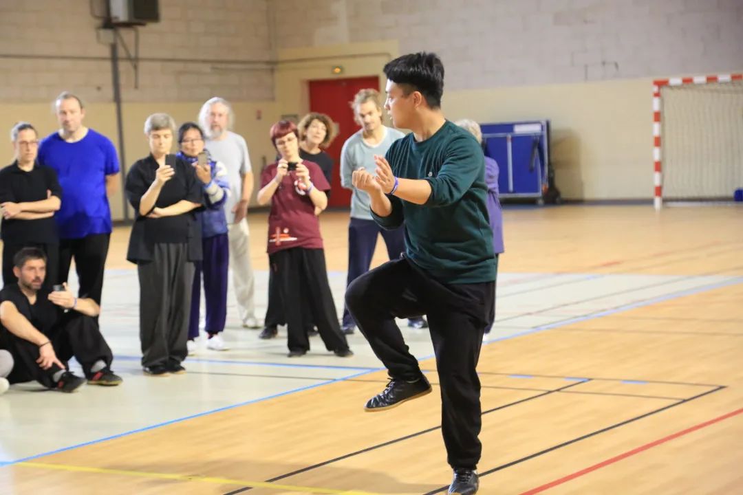 震脚的危害有哪些,震脚是怎么回事