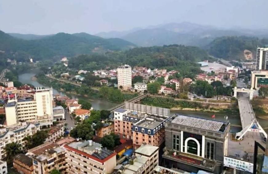 云南哪个地方可以看到越南的城市,云南边境靠越南城市有哪些