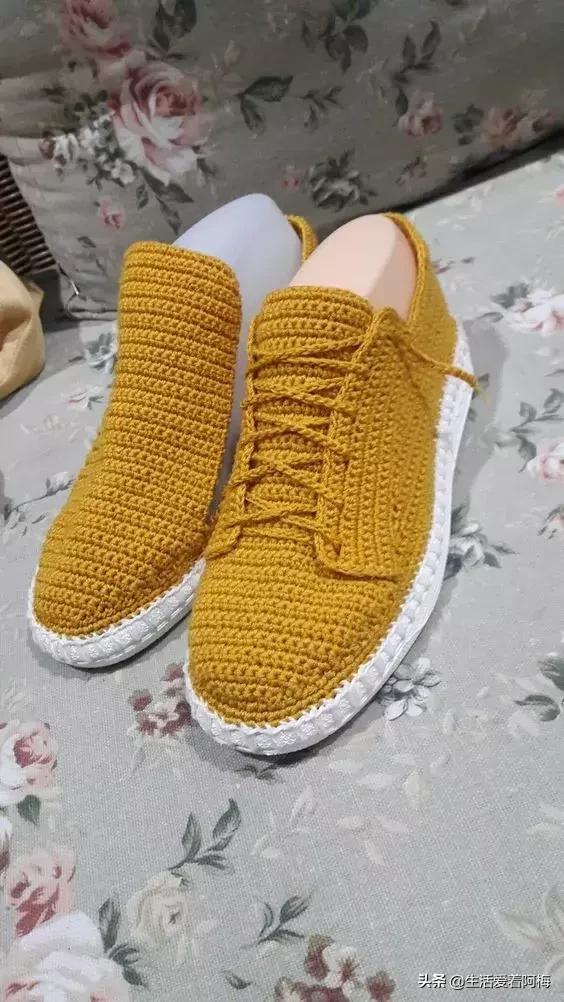 钩针钩出漂亮的毛线鞋图解,钩针钩织有些后跟的鞋子全部教程