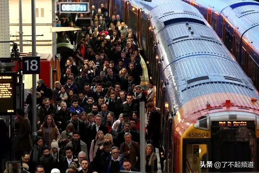 中国人给英国做了一个12306，帮他们买火车票