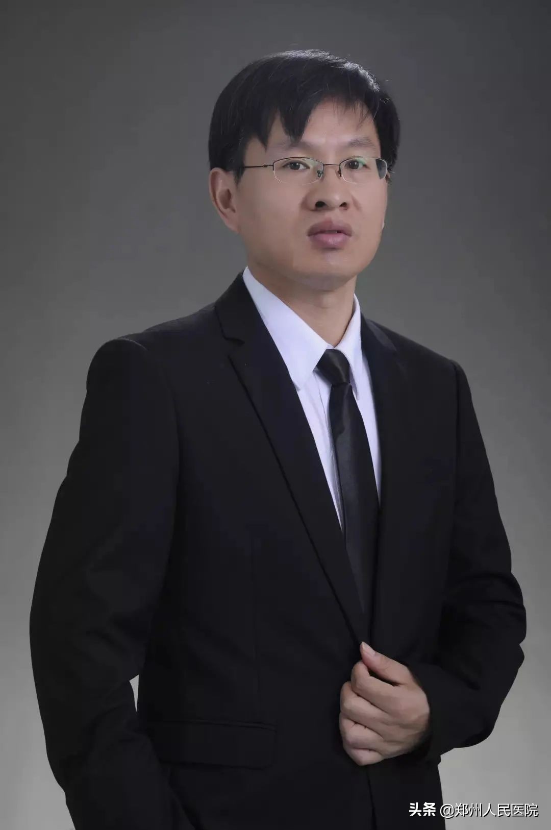 男宝总是尿到腰上怎么回事,男宝宝只能蹲着尿是什么原因