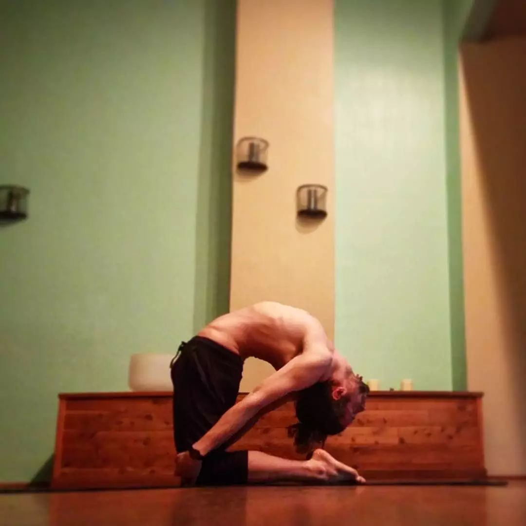 来练瑜伽提升气质,温和的瑜伽运动