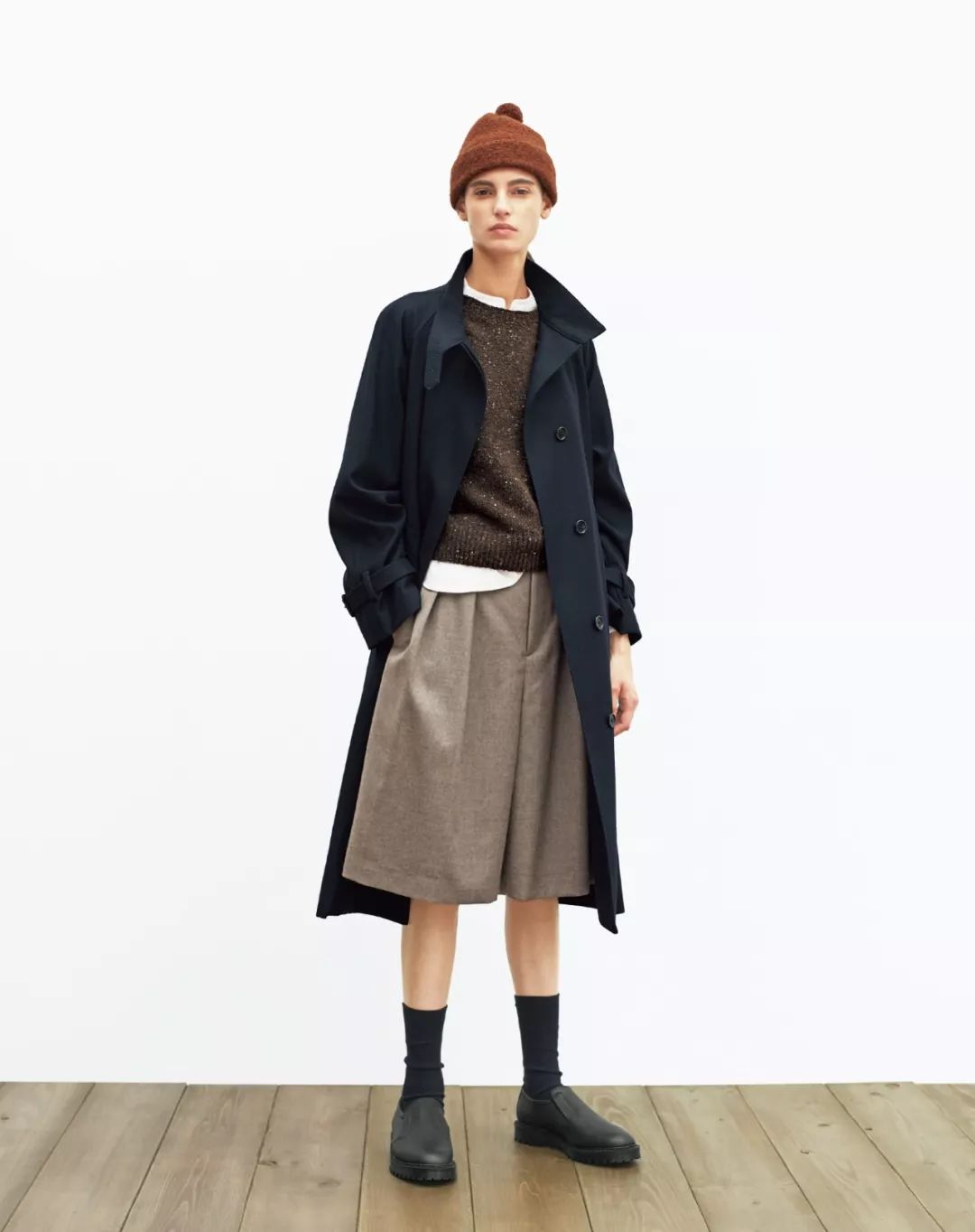 深卡其色大衣内搭什么颜色毛衣,格子大衣内搭什么颜色的毛衣好