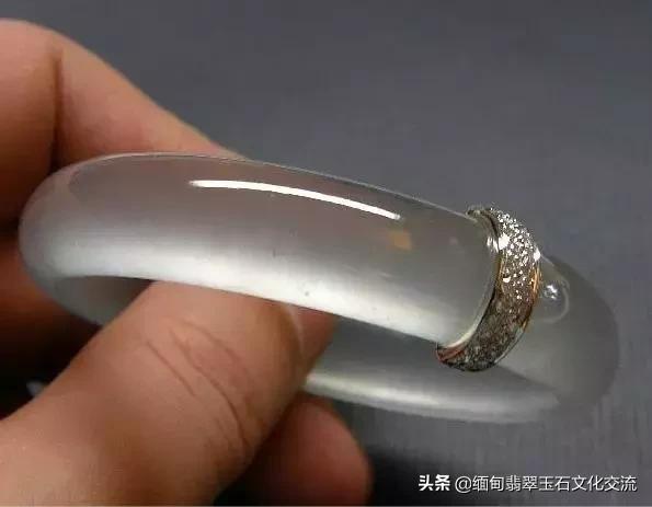 怎么辨别翡翠手镯好坏图解,翡翠手镯好坏最简单方法