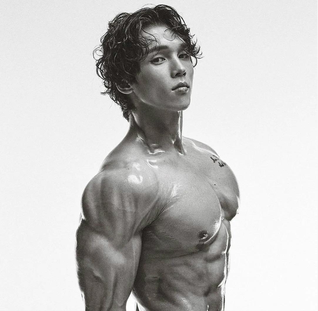 韩国白发肌肉小哥,韩国肌肉小哥染发