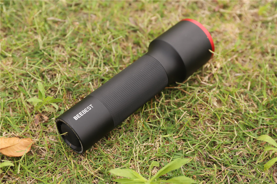 小米极蜂强光变焦手电拆解视频,小米强光手电筒