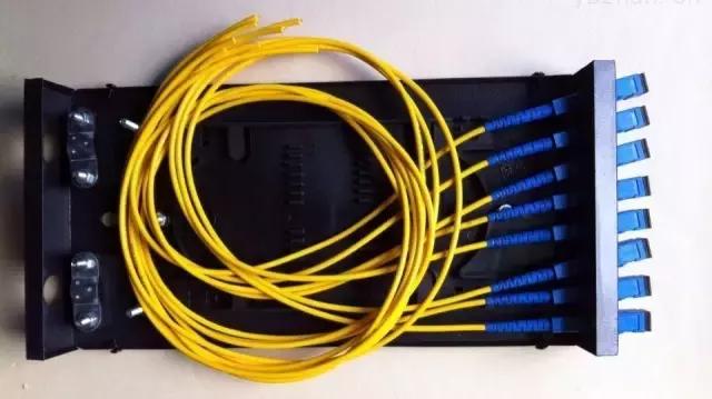 光纤终端盒盘纤教程,光缆终端盒与熔纤盘的区别