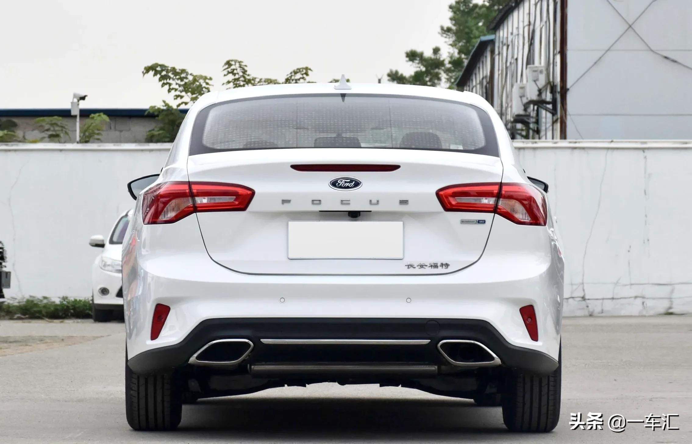 15款福克斯三厢版1.6舒适版自动挡,新款福特福克斯三厢版曝光