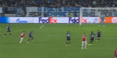 欧冠之神！两次补时进球助曼联拿到1分，足坛赞美C罗的一天又来了