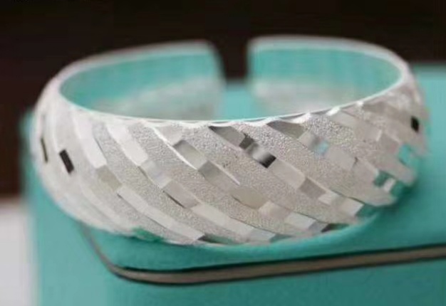 银饰发黑氧化怎么清洗掉漆,银饰氧化怎么清洗