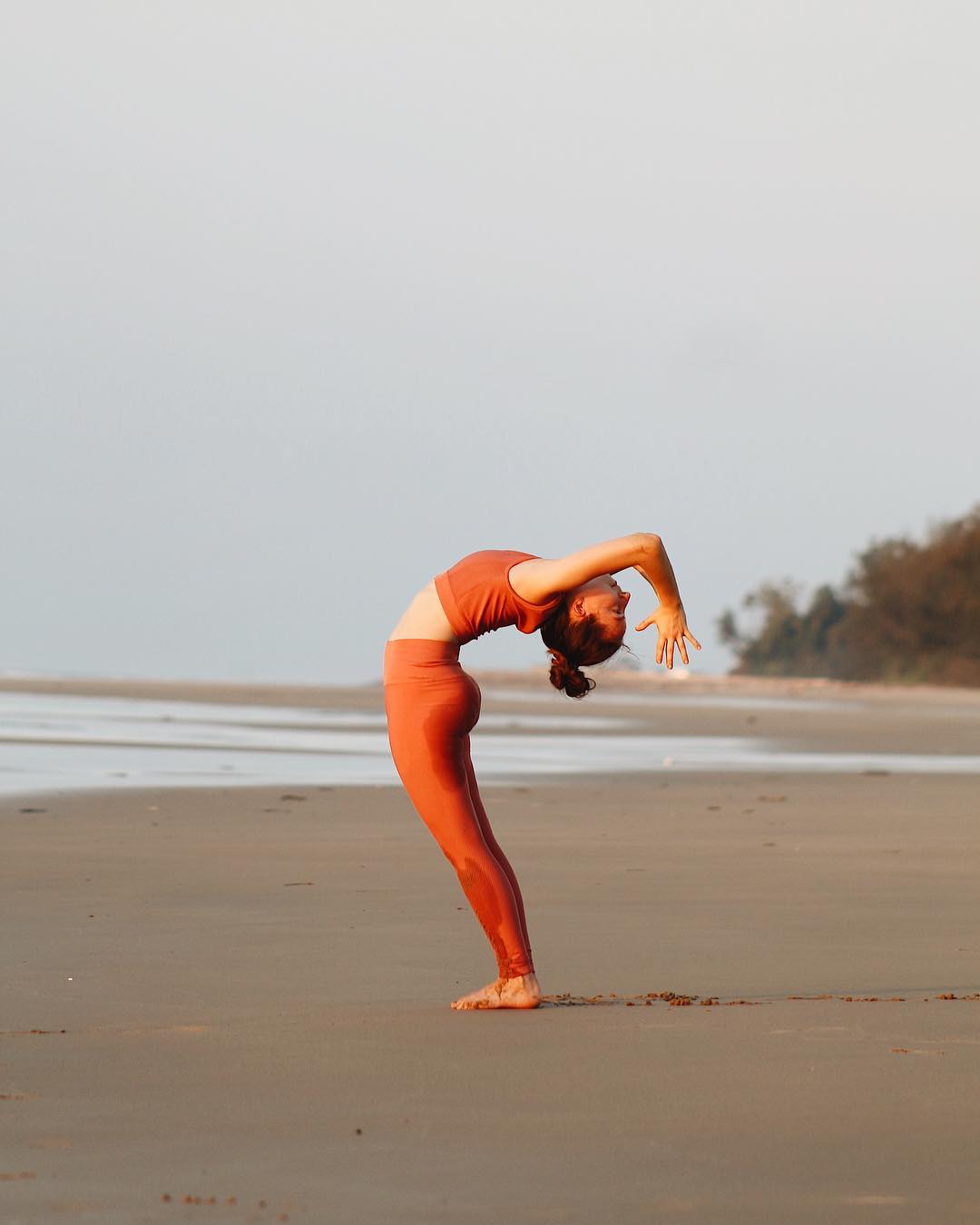 每天拉伸肚子5分钟,每天拉伸腰腹部