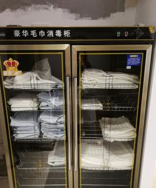 上海街头指压店,横评竖评