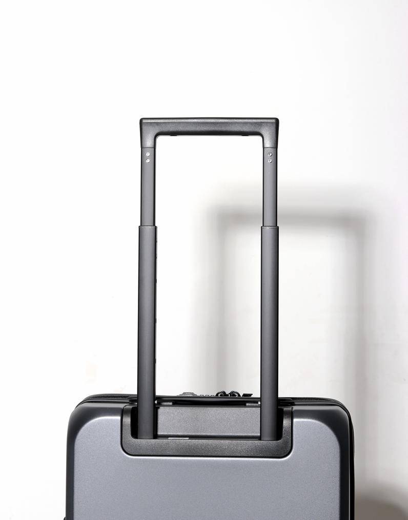 快速取物，为商务人士定制地平线8号登机箱体验