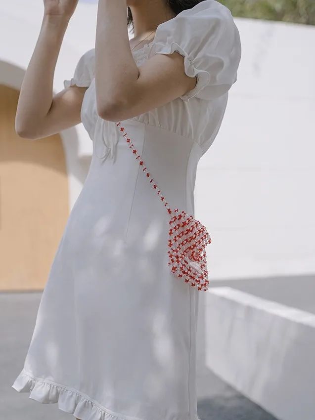 优雅连衣裙气质高级感小白裙,中长裙怎么穿才优雅时髦