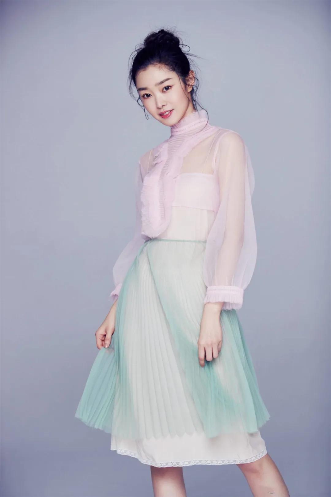 又手滑？宋轶点赞郑爽丑图再澄清，网友：骚操作不是第一次