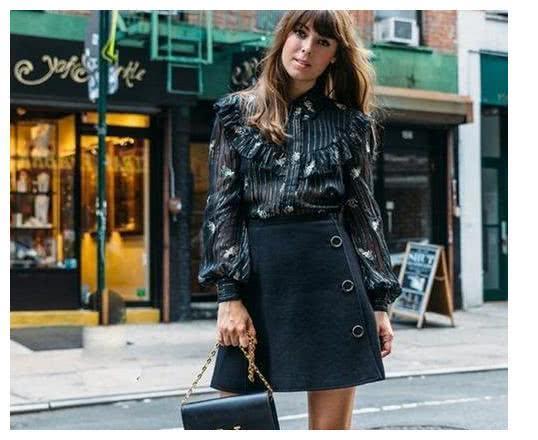 灯笼袖怎么搭配显瘦,早秋不规则时尚减龄灯笼袖