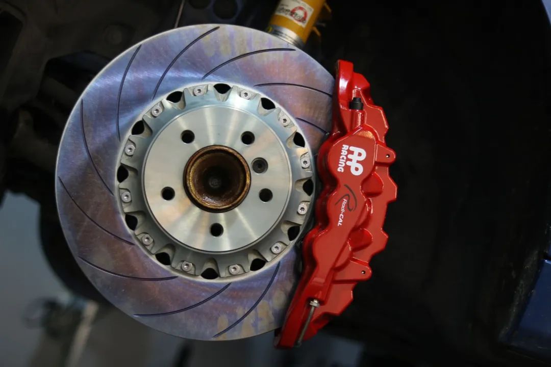 怪兽改造跑车视频,宝马f20120改装