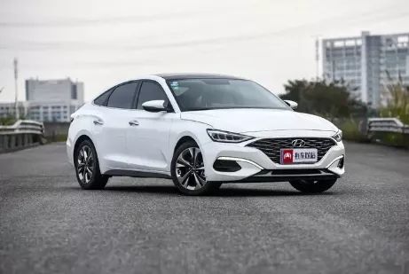 颜值高的轿车15万左右家用车,三款20万轿车推荐运动舒适两不误