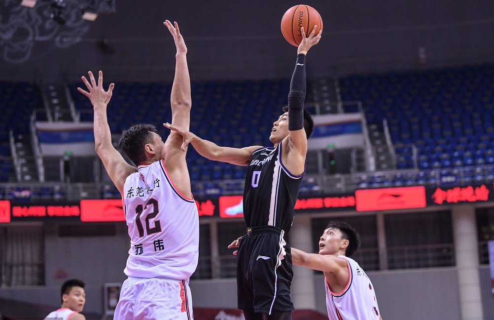 辽粤大战苏伟犯规,苏伟辽粤大战