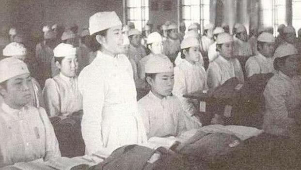 建国后的荒唐事：县医院改造成皇宫，40名女护士被迫成妃子