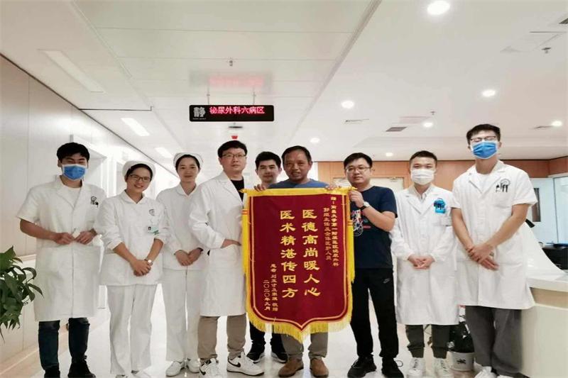 医生连续收到锦旗,医院收到感谢信新闻报道