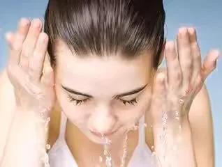 名门泽佳怎么消除黑眼圈,名门泽佳去眼袋红肿结痂图片