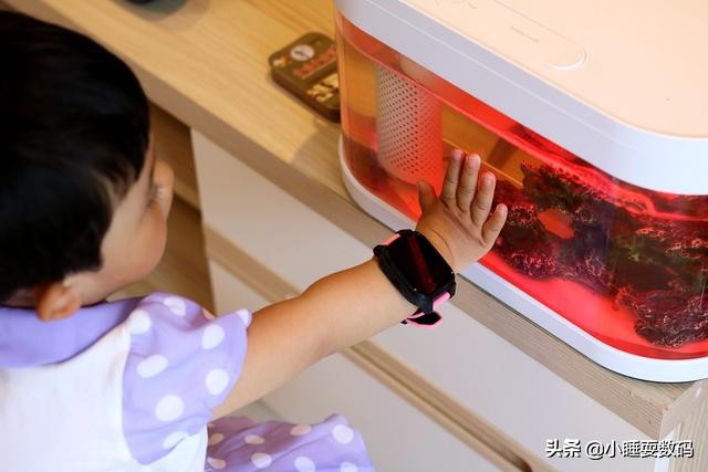 除了视频电话，还能提高孩子英语口语能力，搜狗糖猫儿童手表JOY2