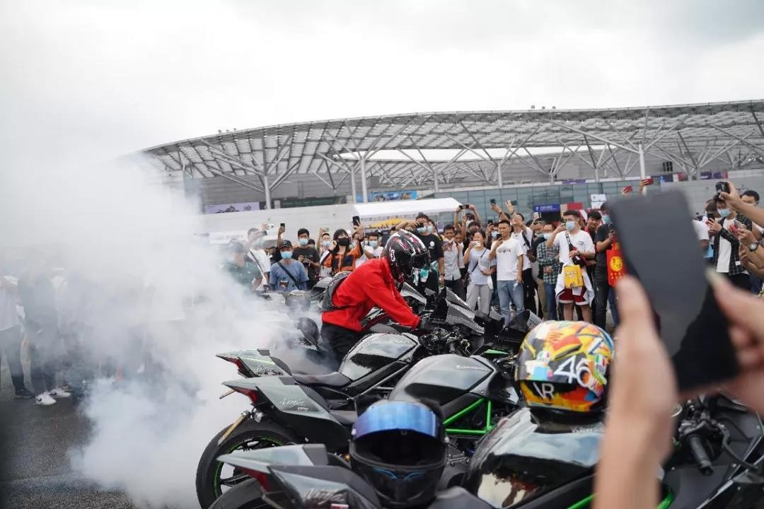 大批摩友齐聚,全国摩友重机相聚