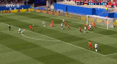 中国女足王霜接受采访,女足教练怼记者