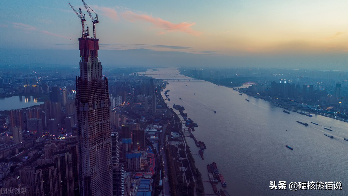 四天盖一层中国首创空中造楼机,中国独创空中造楼机