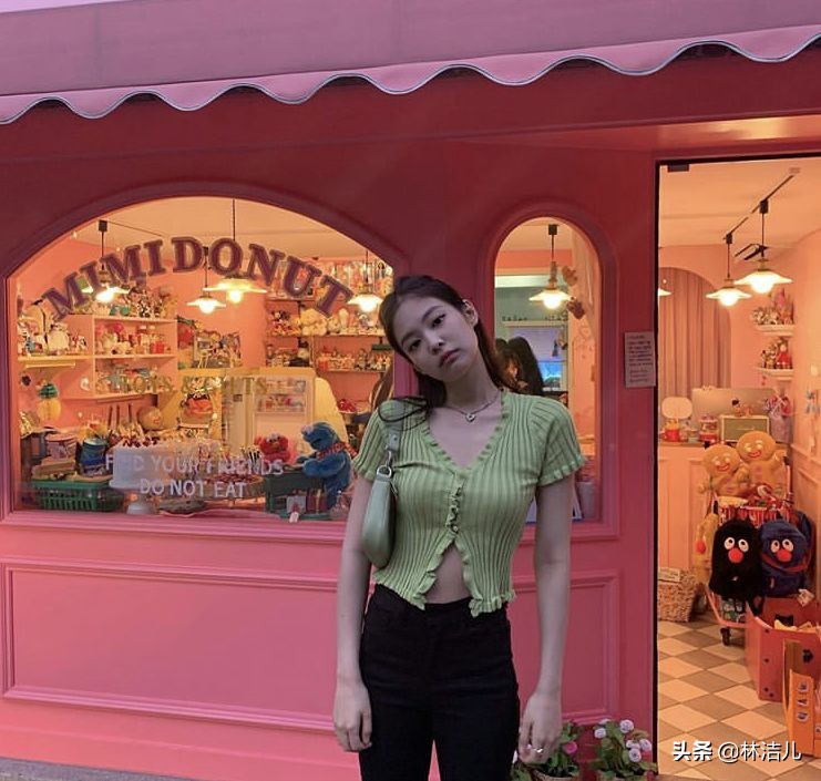 沈梦辰和吴昕撞衫,沈梦辰穿搭最新香奈儿