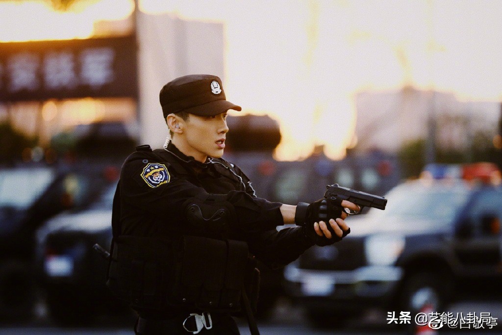 连夜换鞋，抛弃终身代言，明星*制抵**辱华品牌！耐克阿迪股价大跌