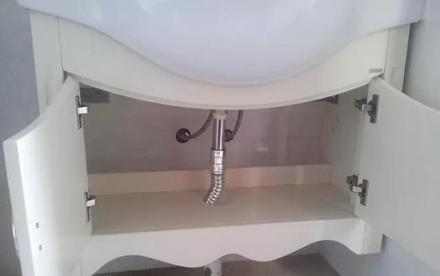 洗手盆塞子漏水妙招,洗手盆下pvc水管的接头漏水怎么办